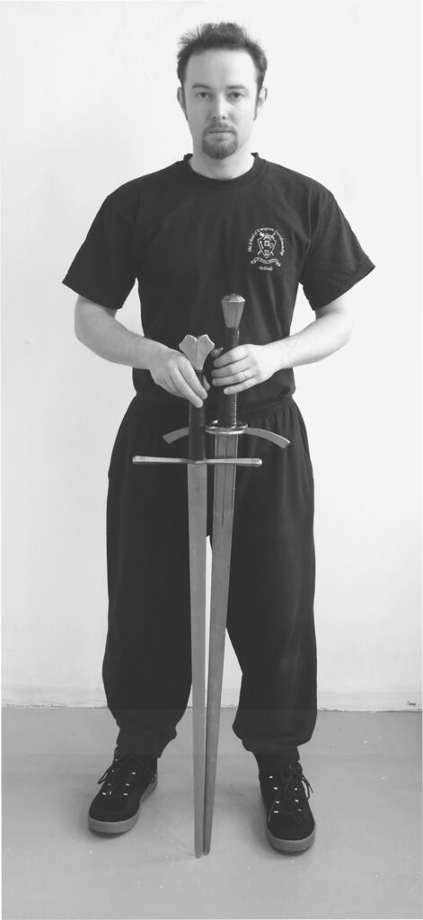 Guy Windsor with two longswords, showing different longsword length