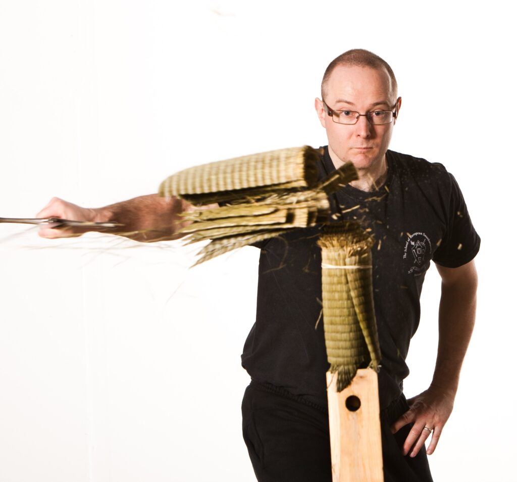 Swordsmanship: Guy Windsor cutting a tatami mat horizontally with a sharp longsword